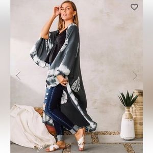 Mustard Seed Gray & White‎ Tie-Dye Duster Woven Fly Away Kimono. Small.
